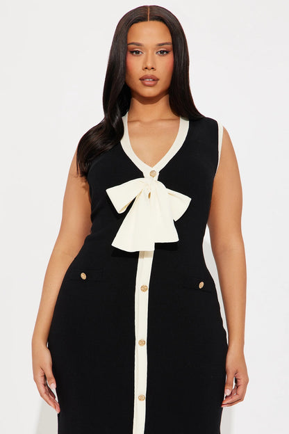 Elegant V-Neck Tie-Front Knit Dress