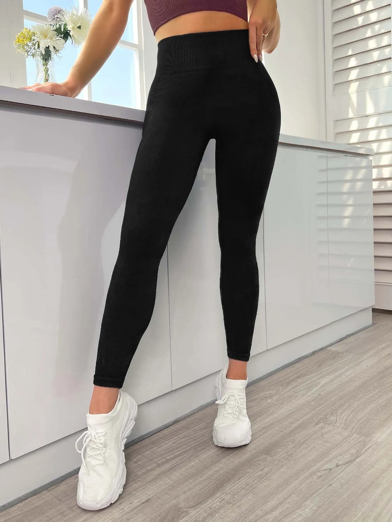 Wide-waisted leggings