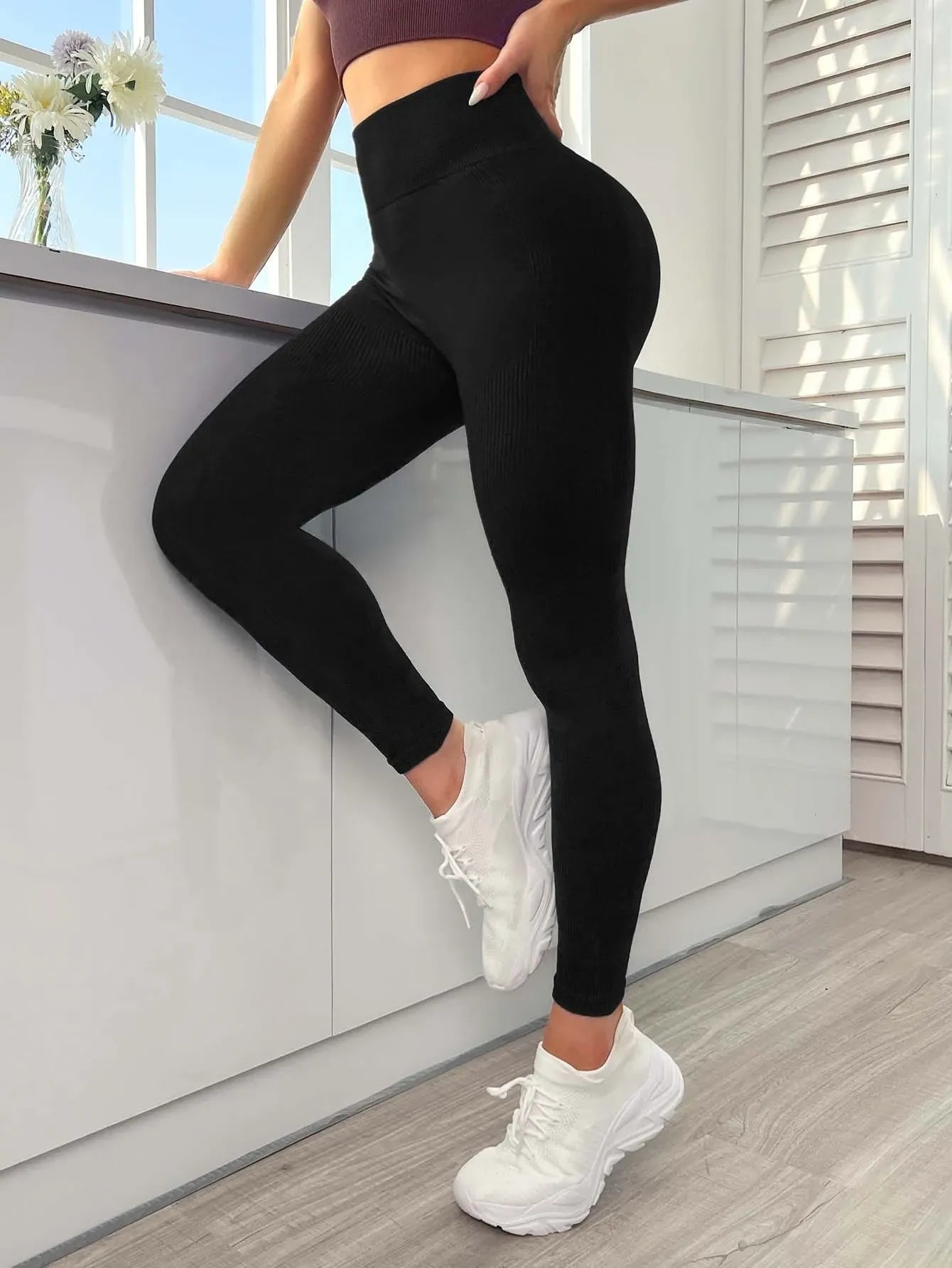 Wide-waisted leggings