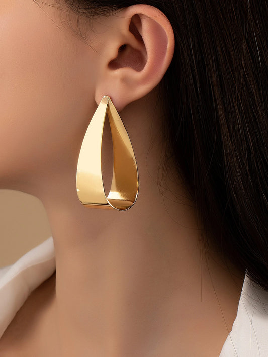 FAVEN Gold hoop earring worn