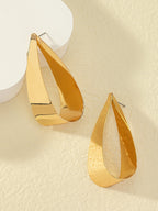 FAVEN Gold hoop earring worn