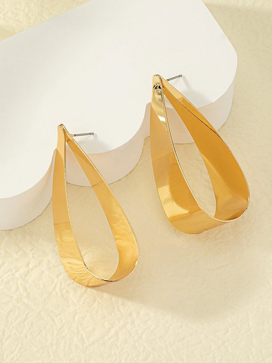 FAVEN Gold hoop earring worn