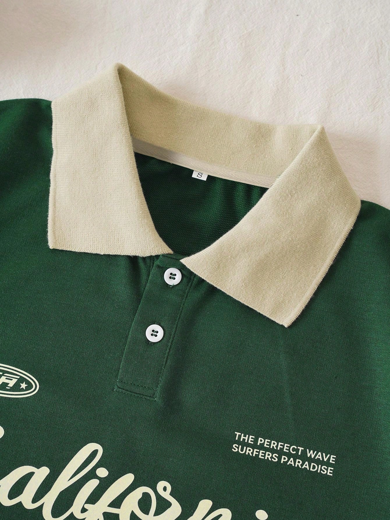 Graphic Contrast Collar Tee