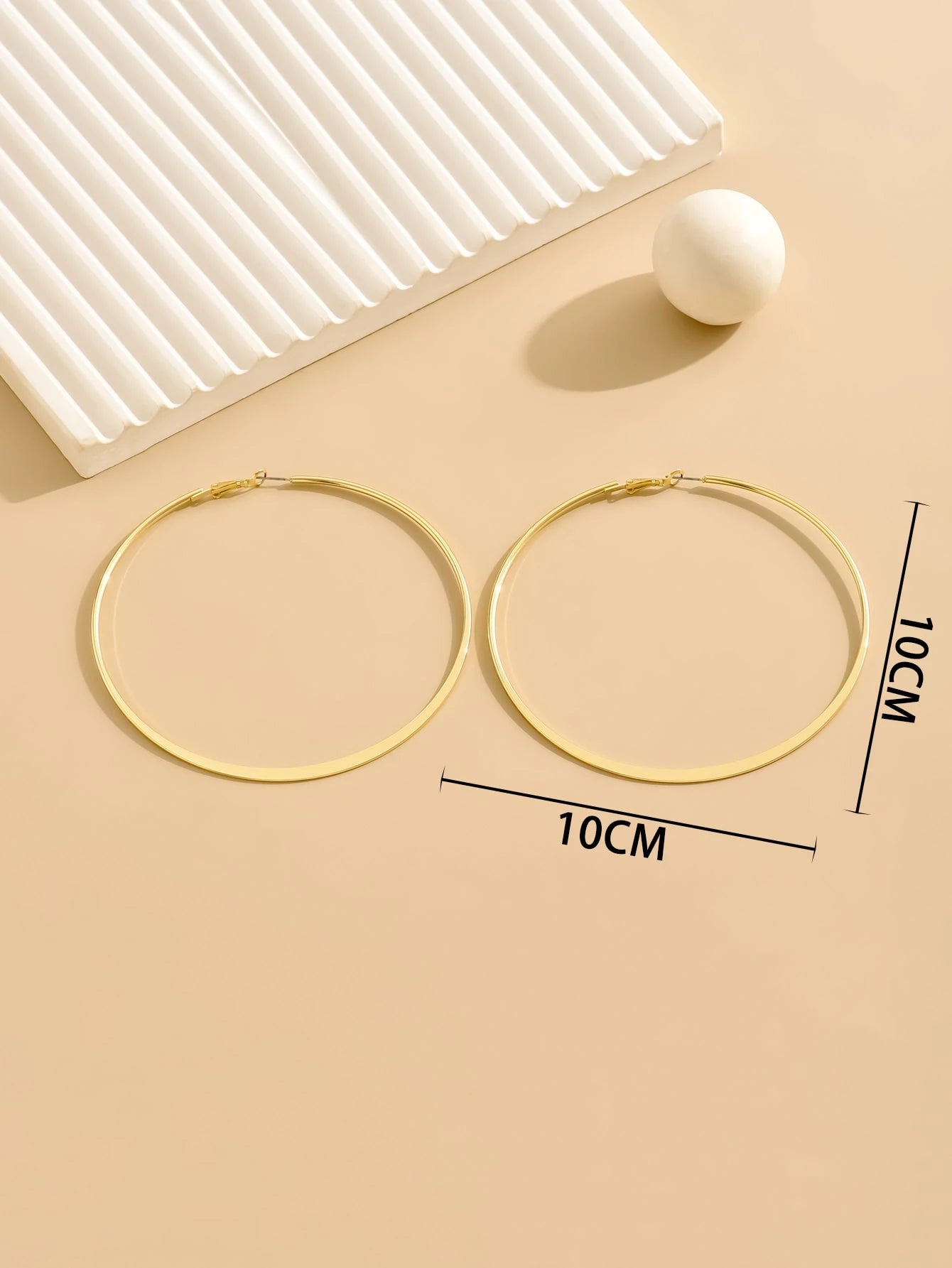 Faven gold hoop earring