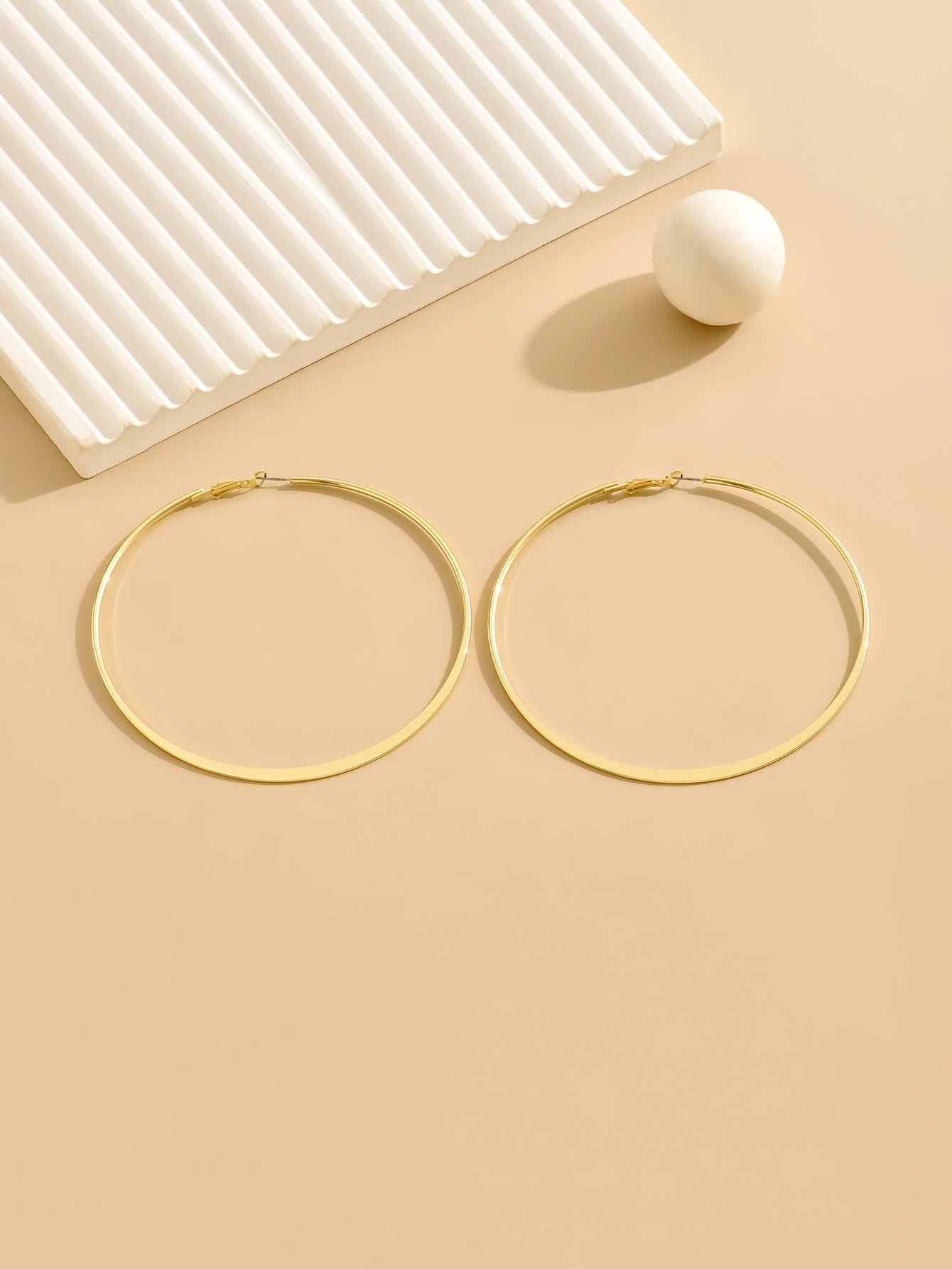 Faven gold hoop earring