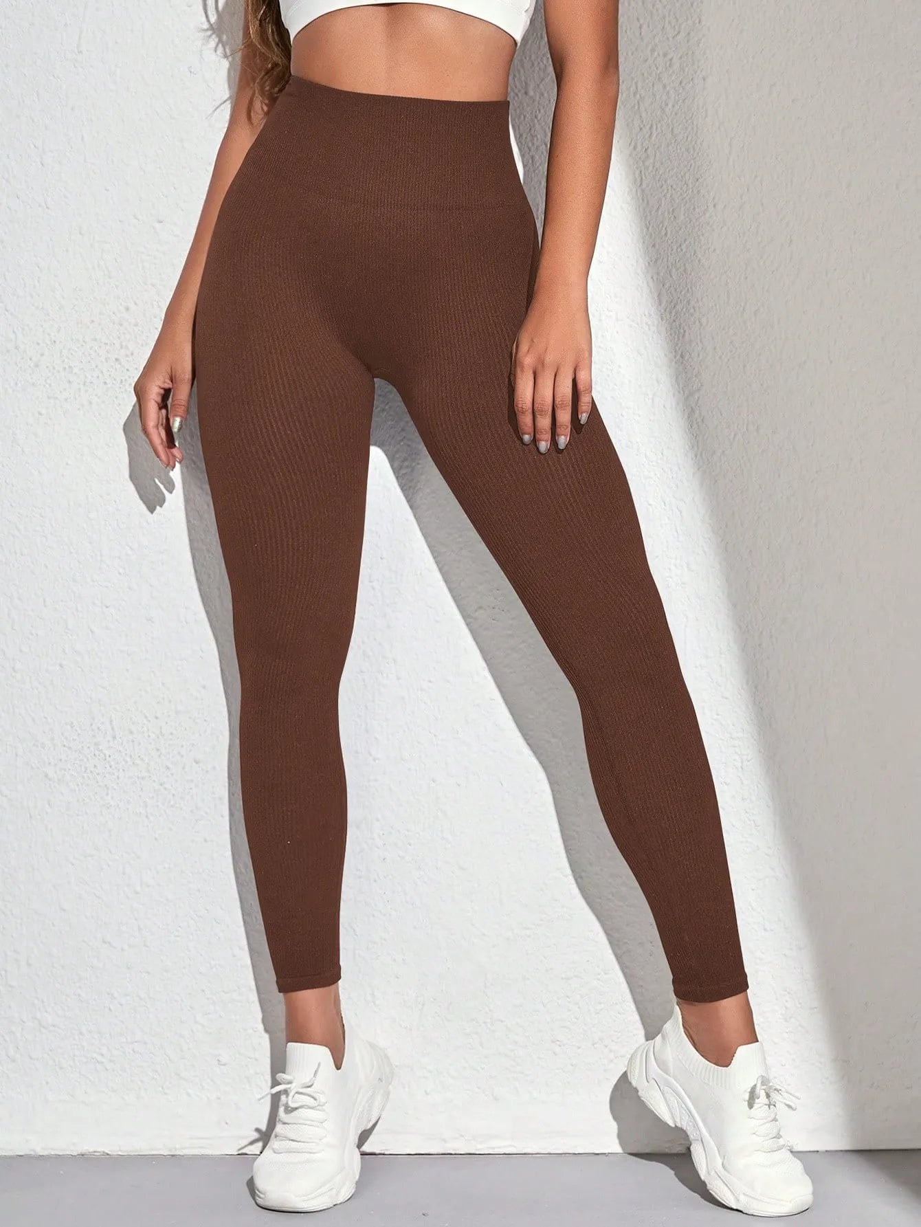 Wide-waisted  leggings