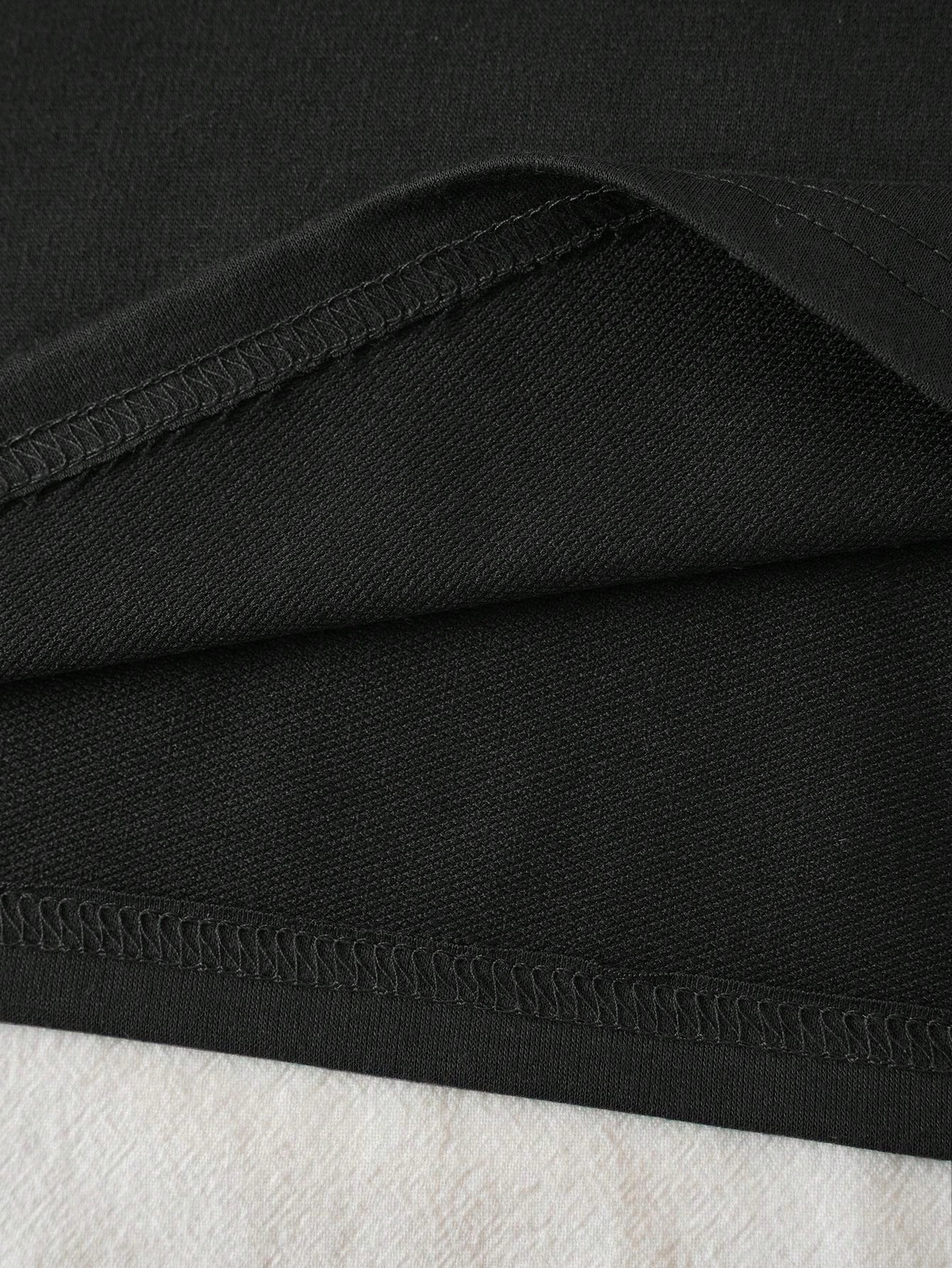 Graphic Contrast Collar Tee