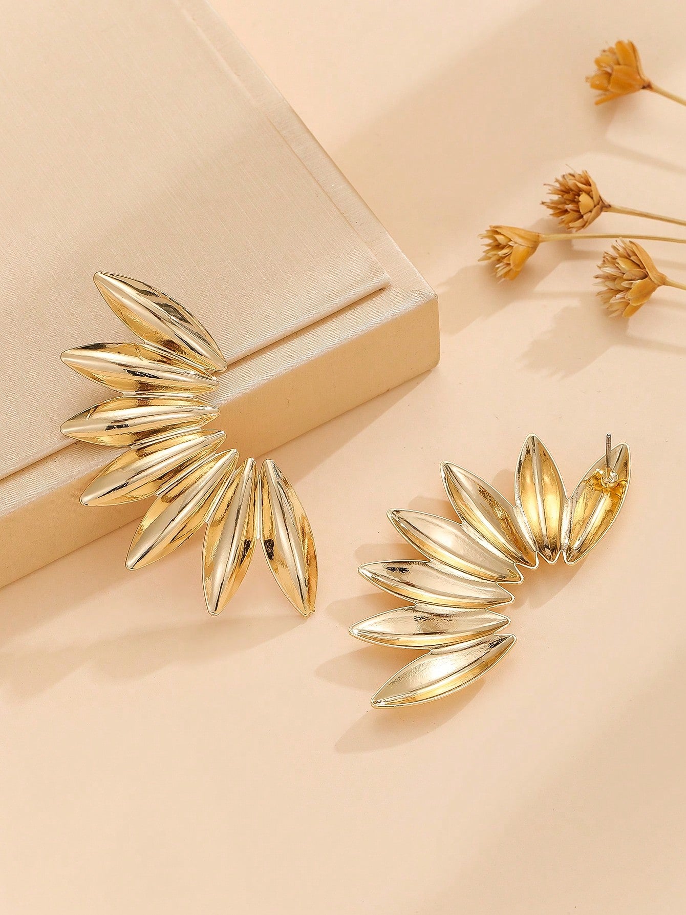 Retro Fan-Shaped Asymmetric Earrings