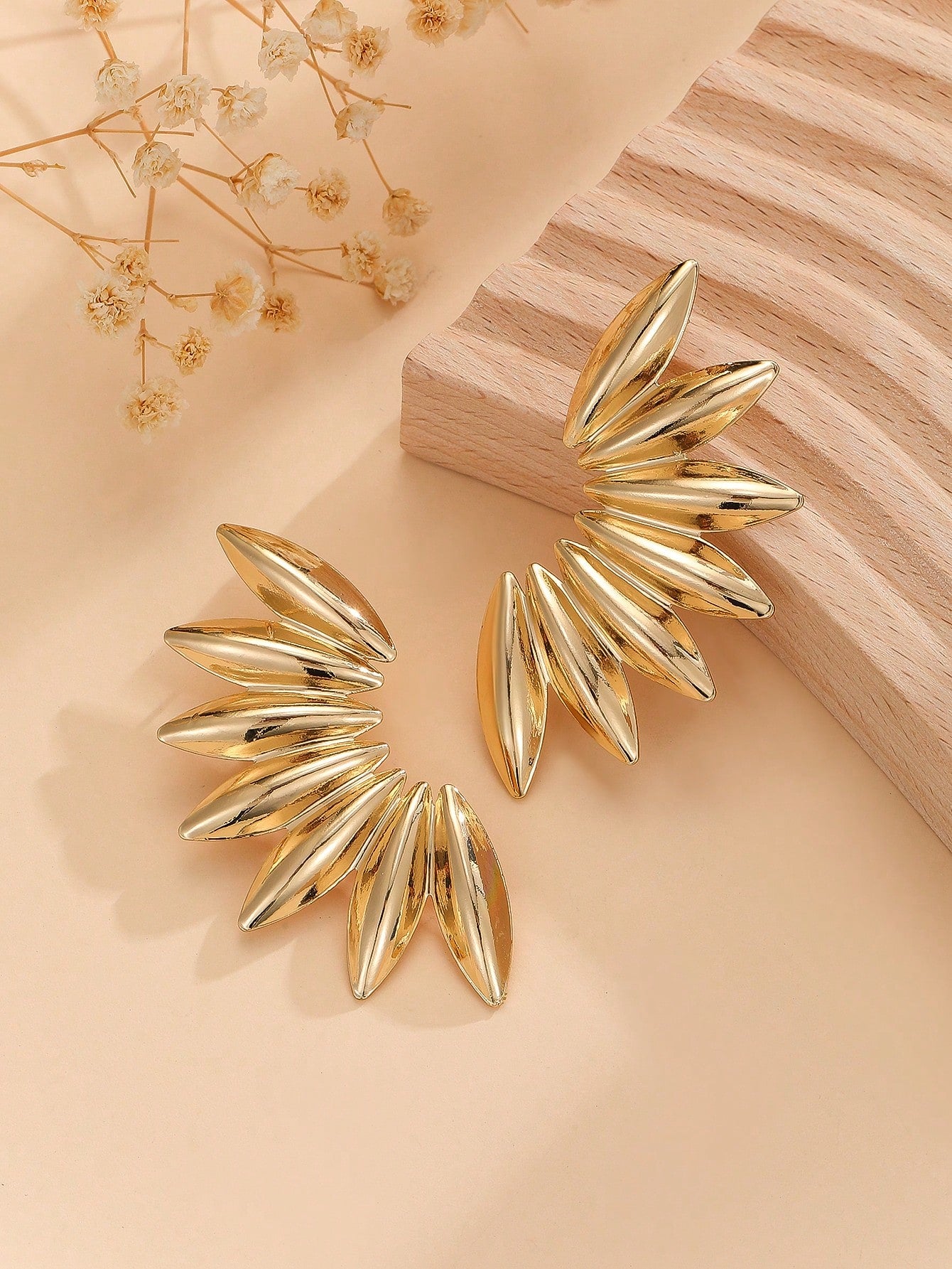 Retro Fan-Shaped Asymmetric Earrings
