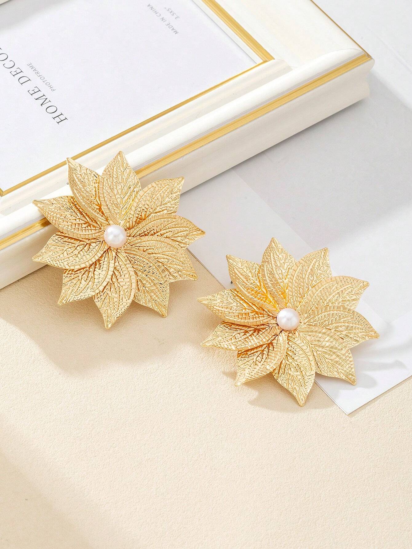 Leaf Symmetric Texture Earrings