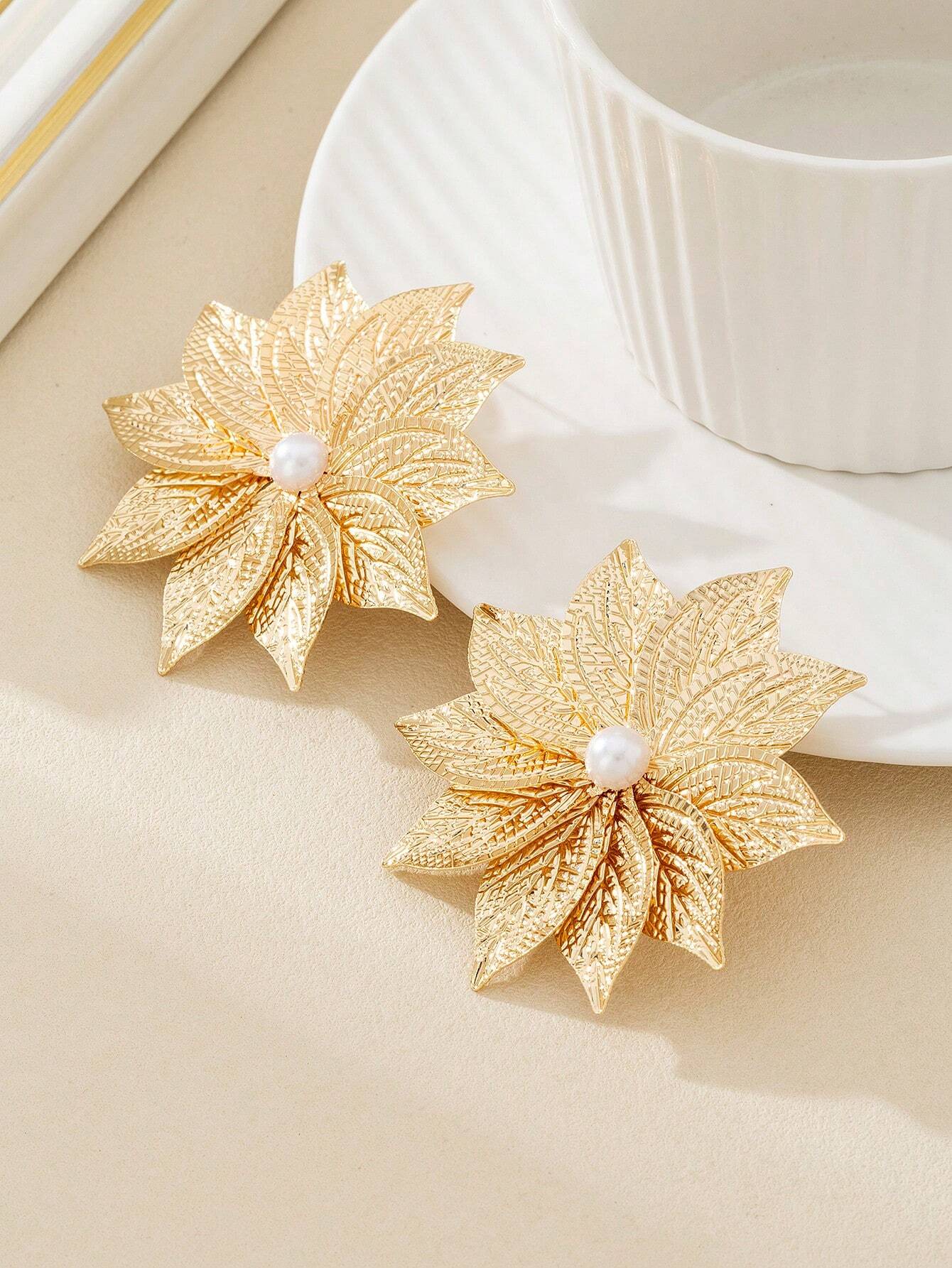 Leaf Symmetric Texture Earrings
