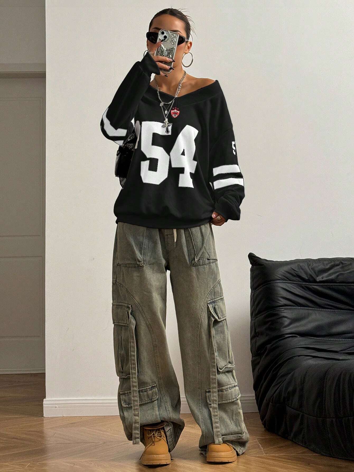 Faven black sweatshirt with the number 54