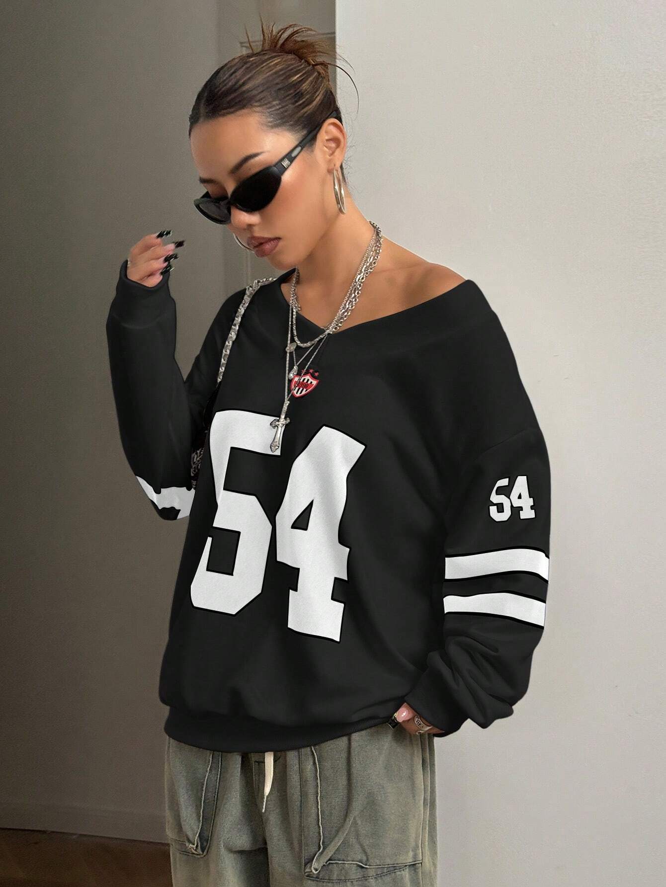 Faven black sweatshirt with the number 54