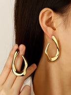 FAVEN Gold hoop earrings.