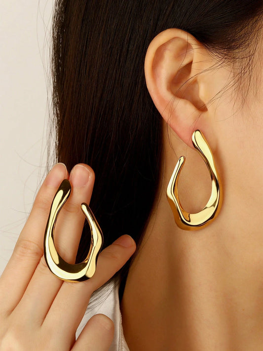 FAVEN Gold hoop earrings.