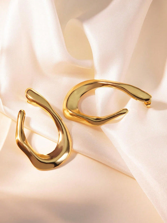 FAVEN Gold hoop earrings.