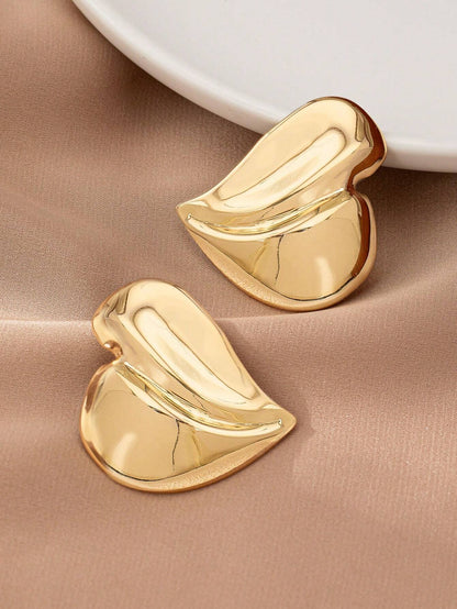 Minimalist Elegant Plain Heart Stud Earrings