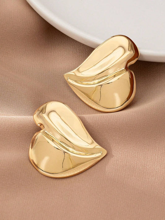 Minimalist Elegant Plain Heart Stud Earrings