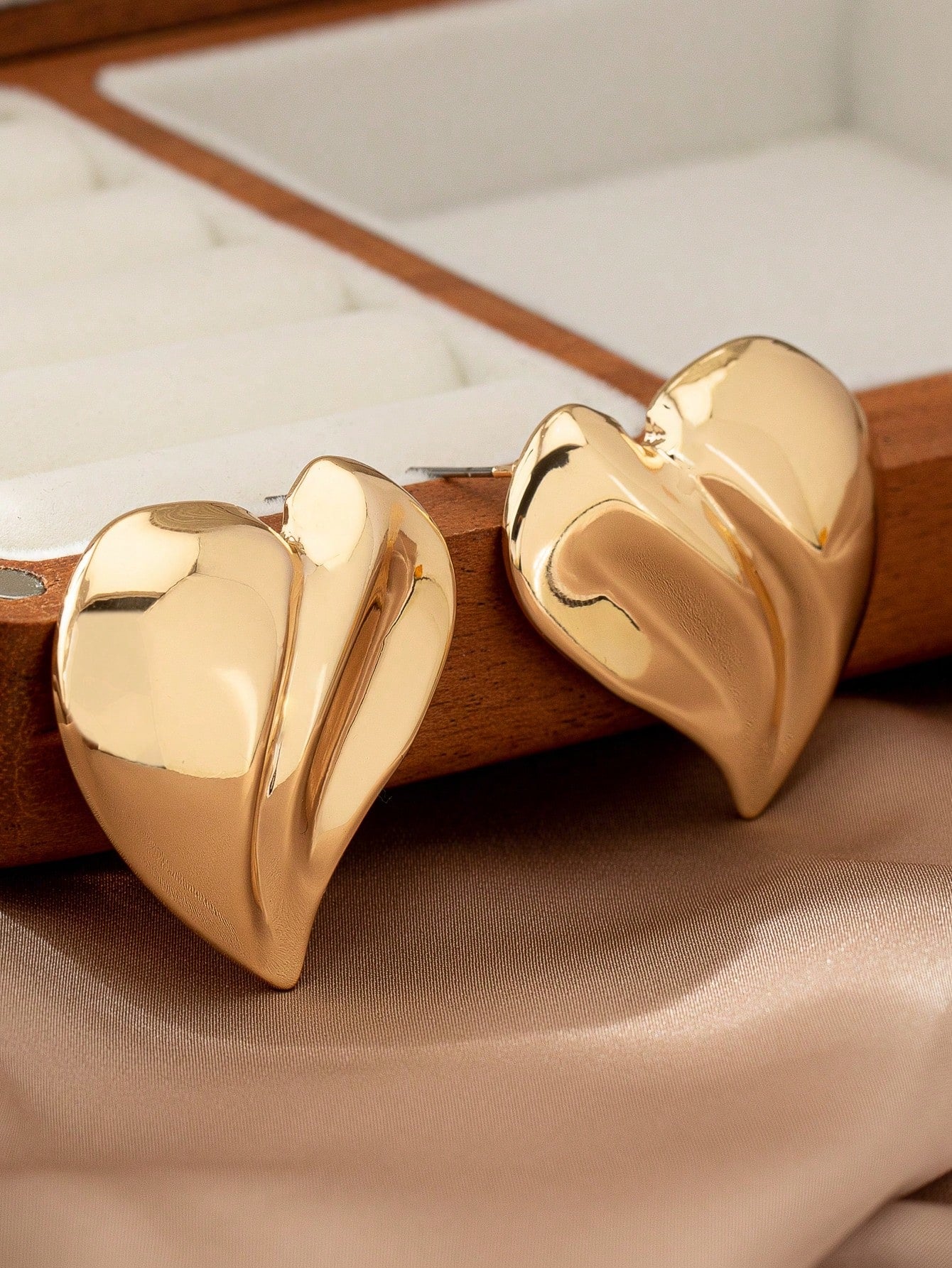 Minimalist Elegant Plain Heart Stud Earrings