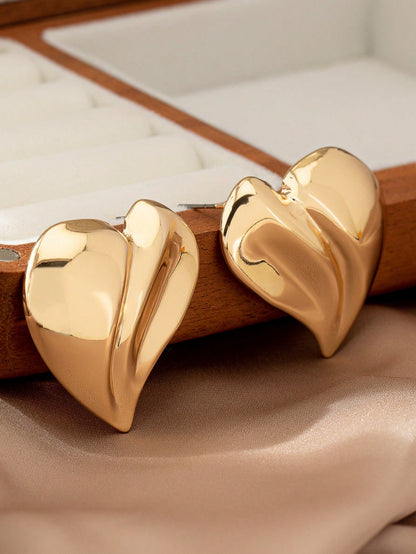 Minimalist Elegant Plain Heart Stud Earrings