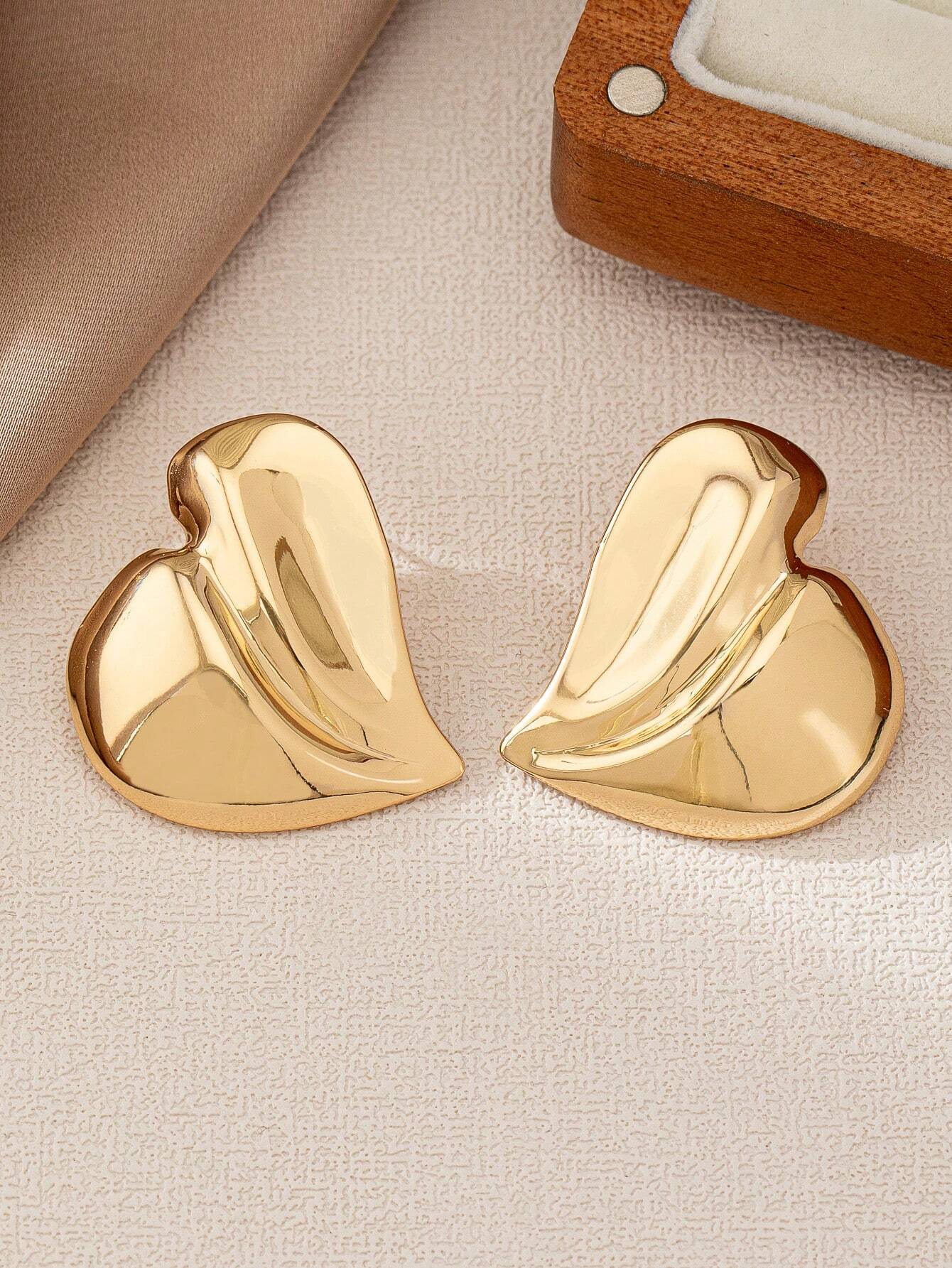 Minimalist Elegant Plain Heart Stud Earrings
