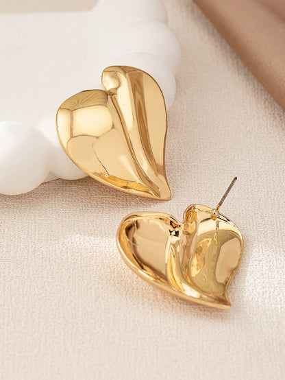 Minimalist Elegant Plain Heart Stud Earrings