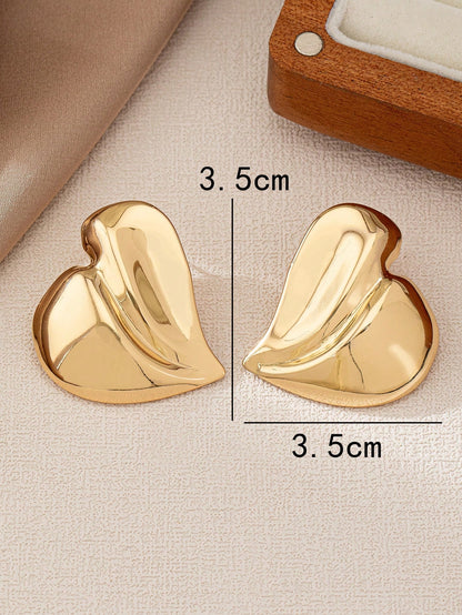Minimalist Elegant Plain Heart Stud Earrings