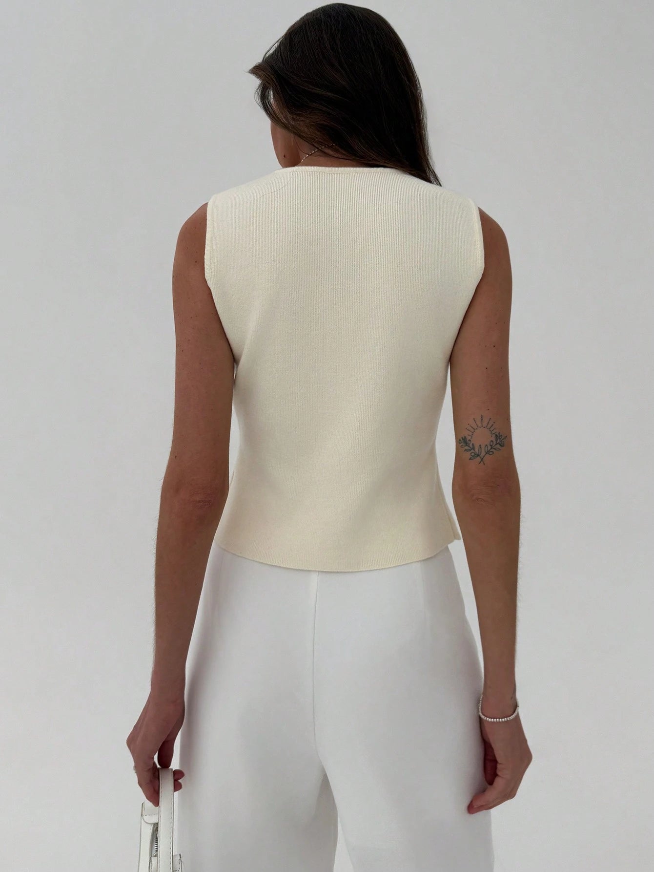 Sleeveless Side Slit Knit Top Hem