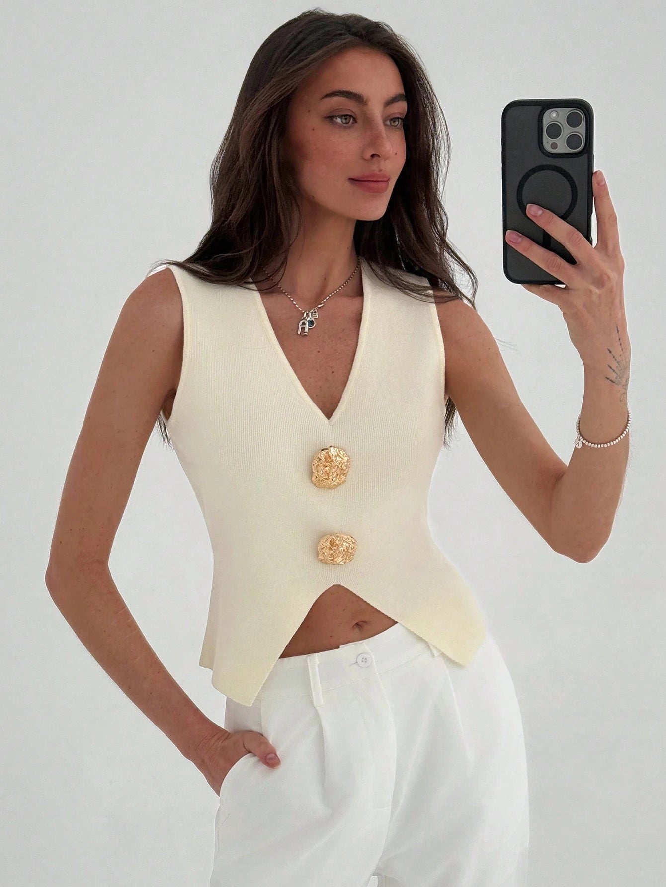 Sleeveless Side Slit Knit Top Hem