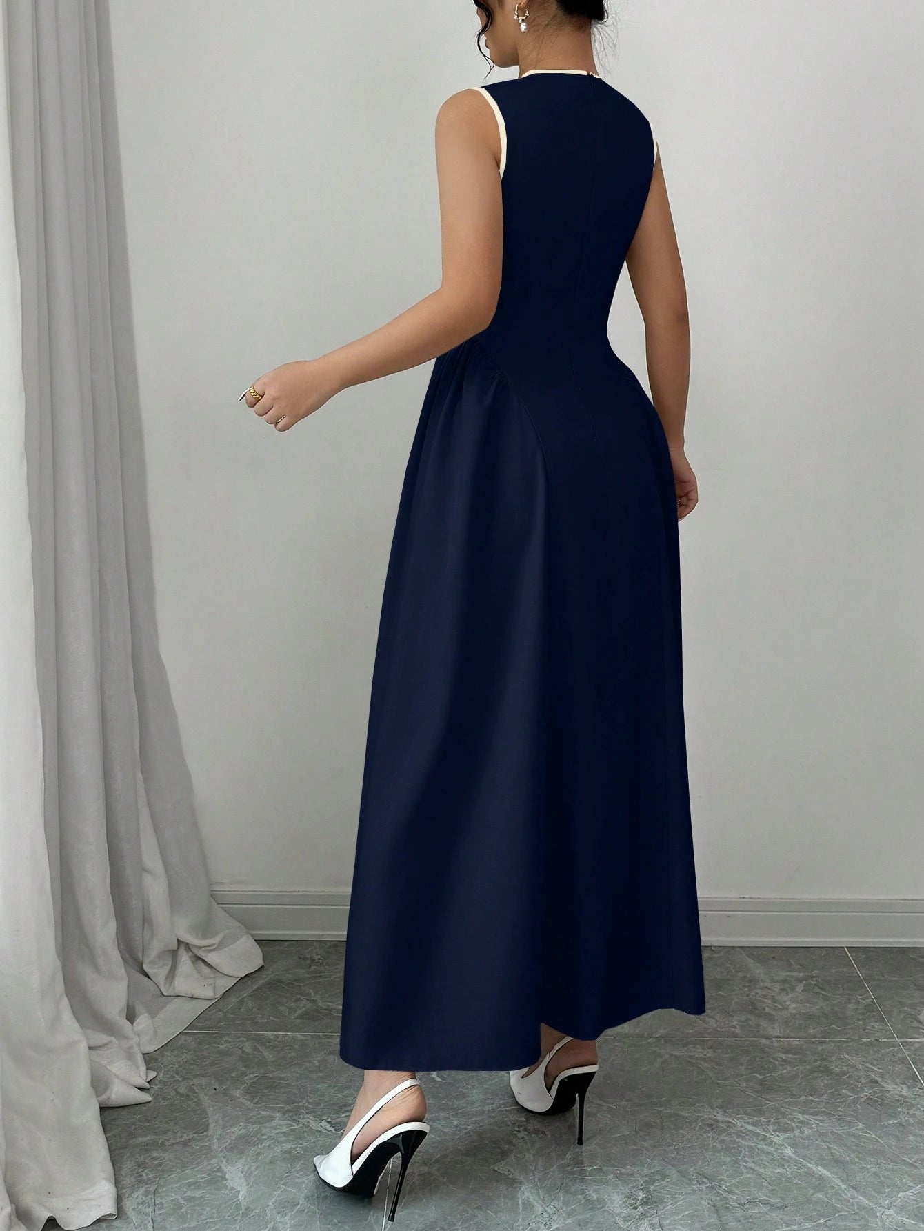 Elegant Hollow Neck Tie Bow Dress