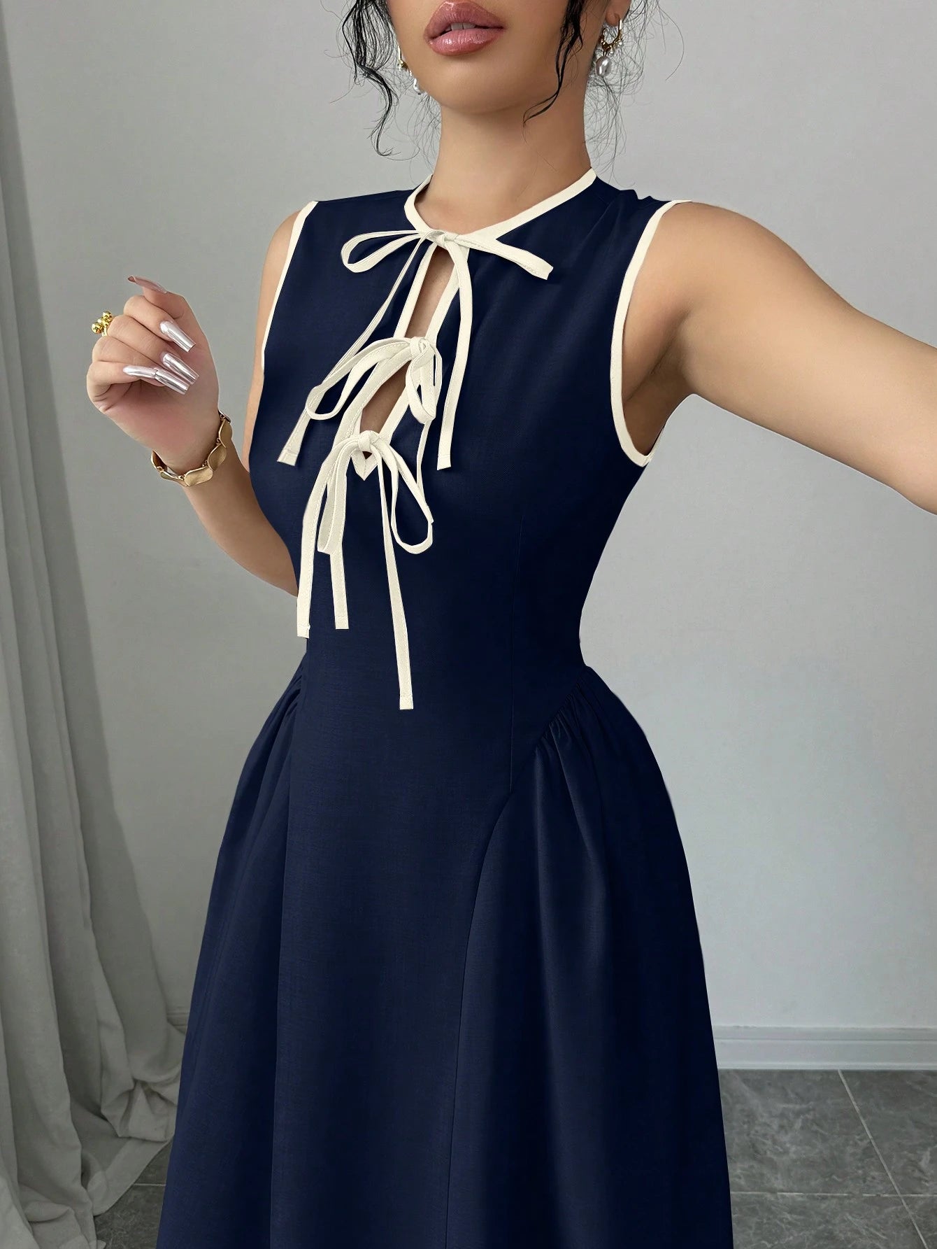 Elegant Hollow Neck Tie Bow Dress