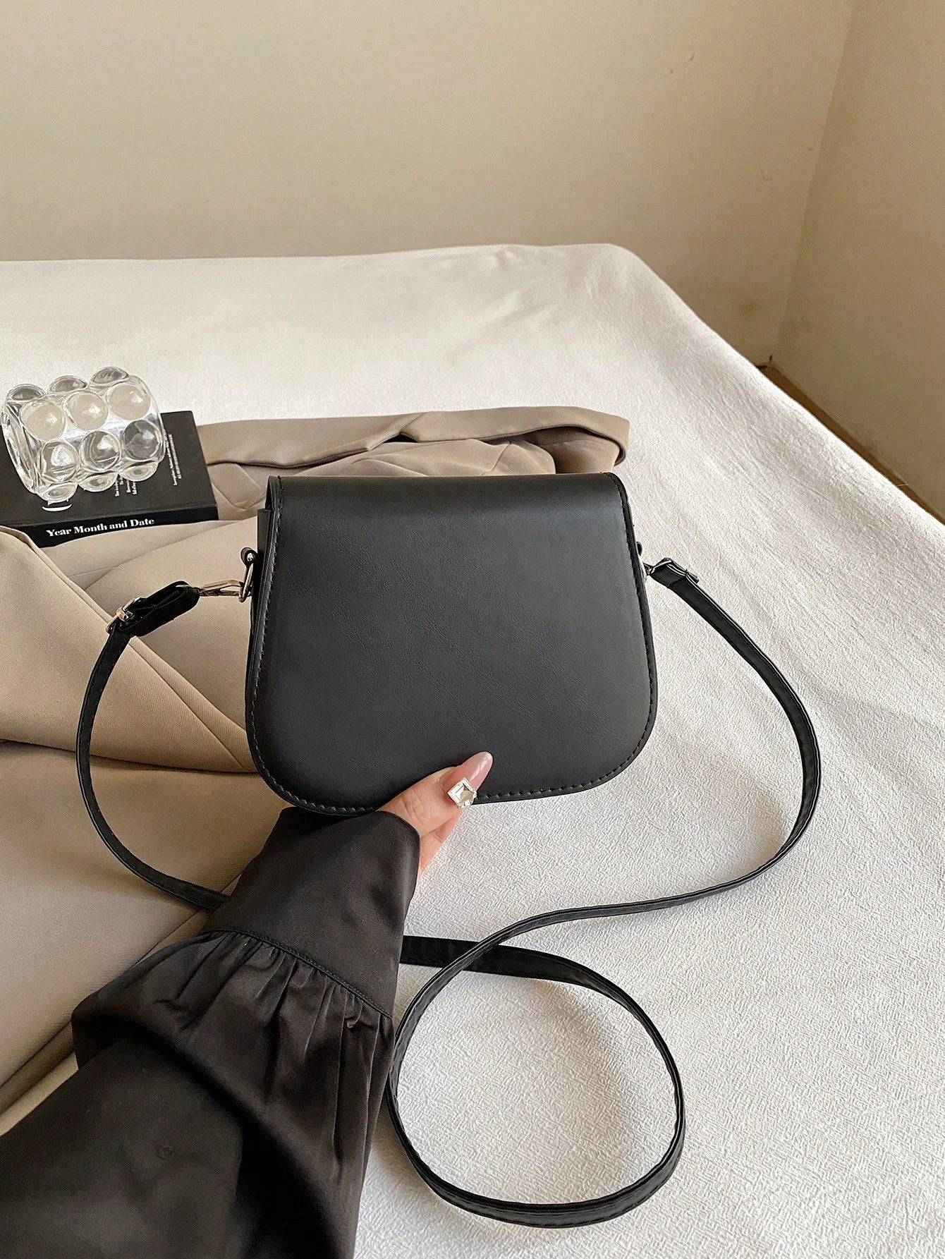Simple Half-Circle Saddle Crossbody Bag