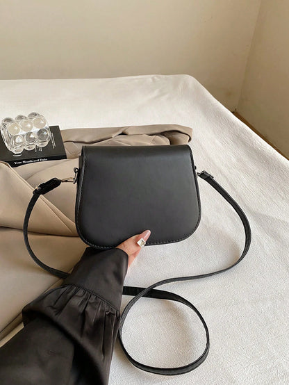 Simple Half-Circle Saddle Crossbody Bag