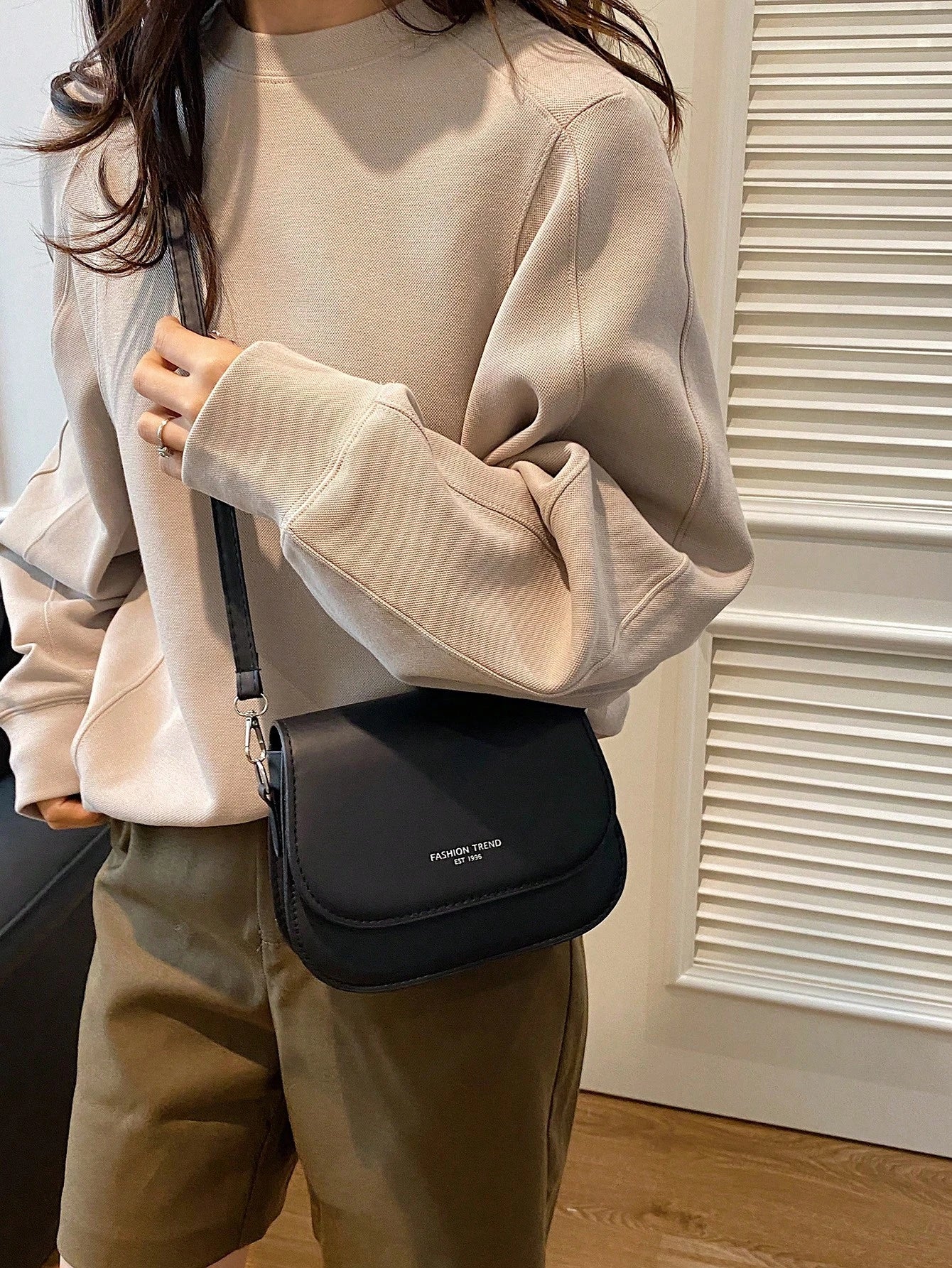Simple Half-Circle Saddle Crossbody Bag