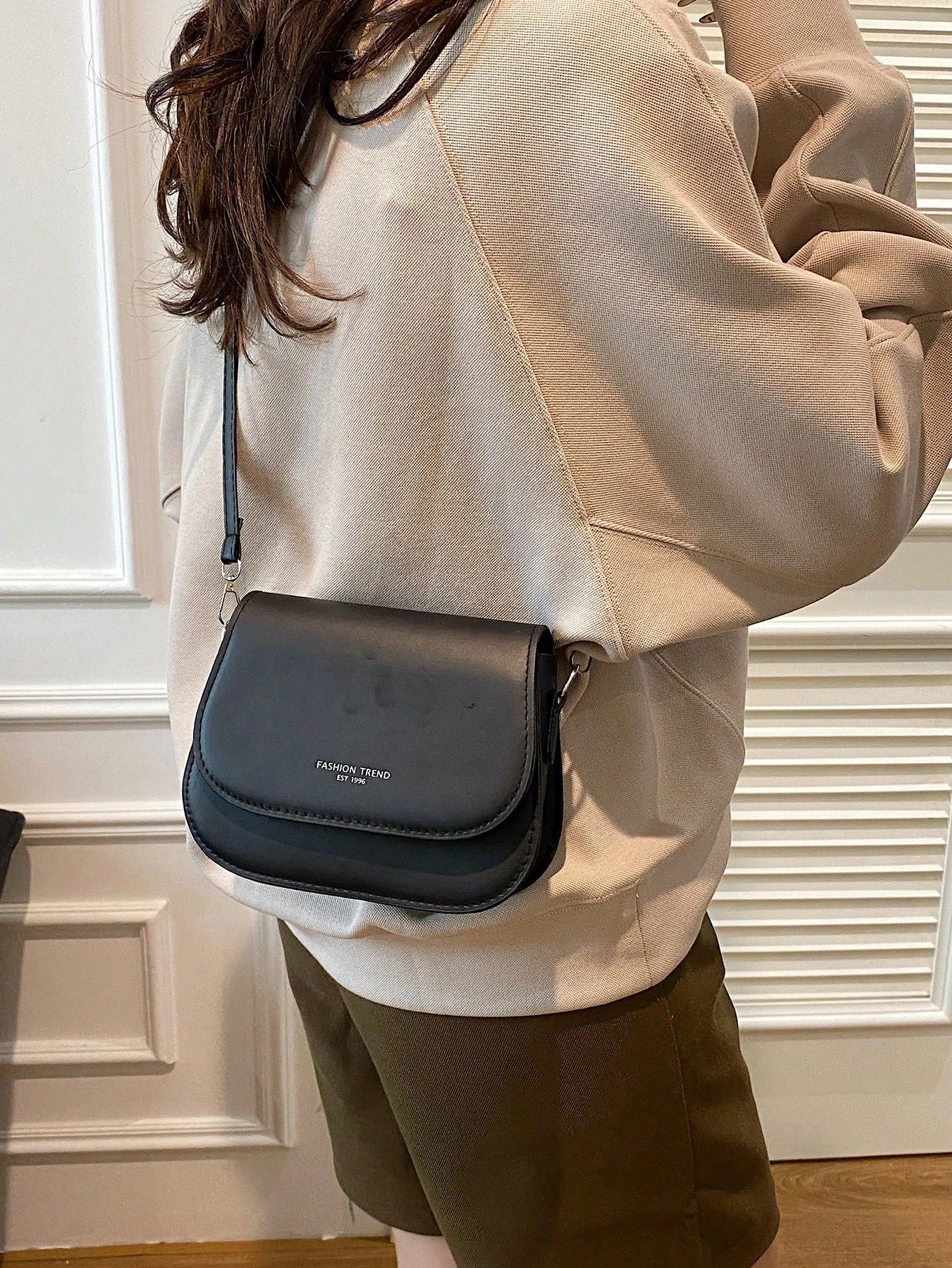 Simple Half-Circle Saddle Crossbody Bag