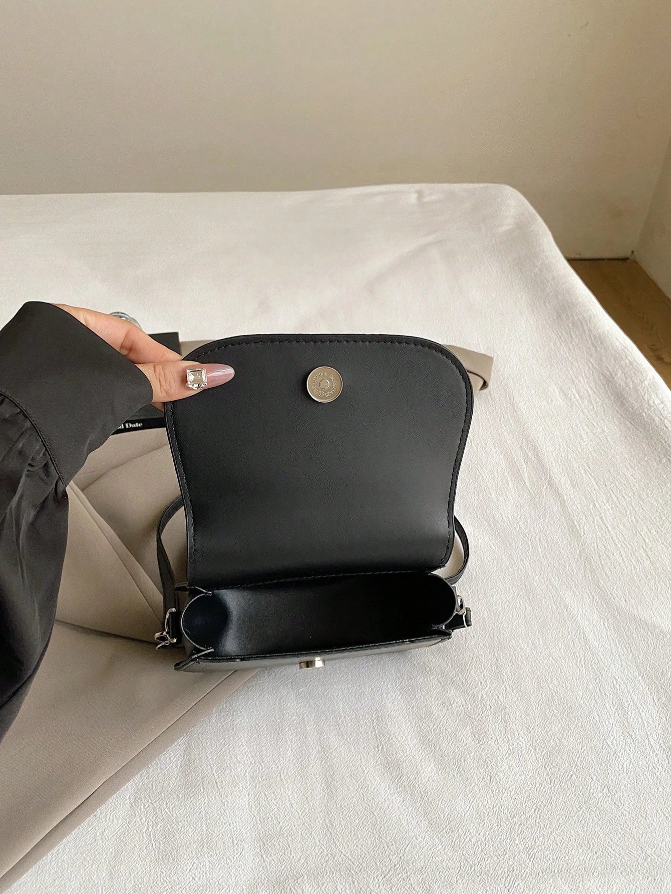 Simple Half-Circle Saddle Crossbody Bag