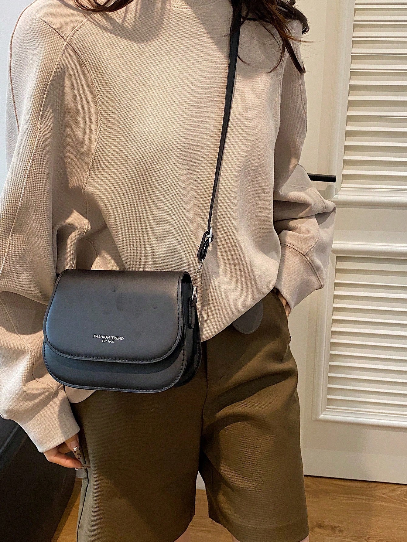 Simple Half-Circle Saddle Crossbody Bag