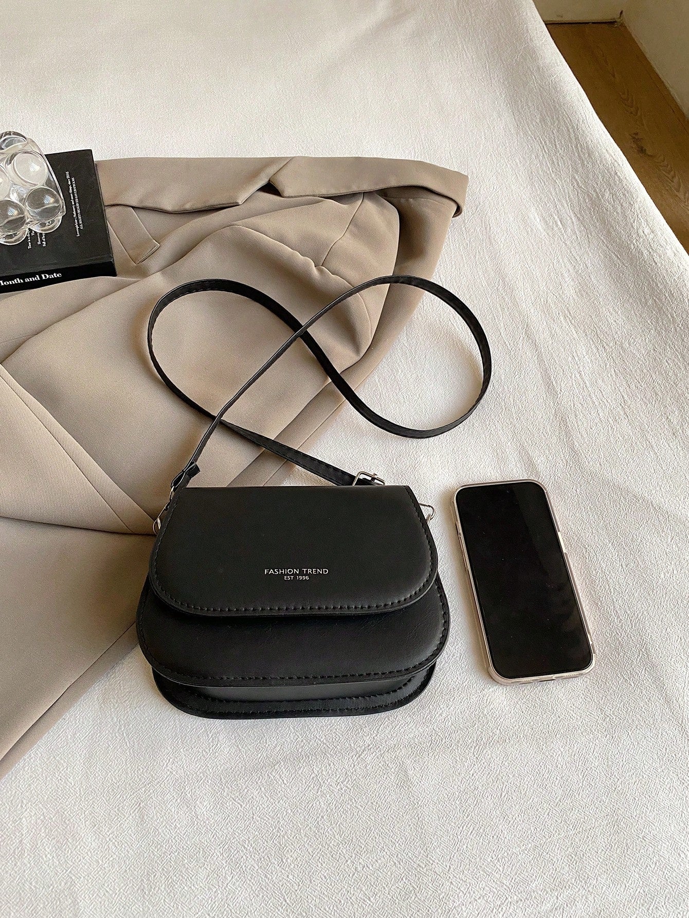 Simple Half-Circle Saddle Crossbody Bag