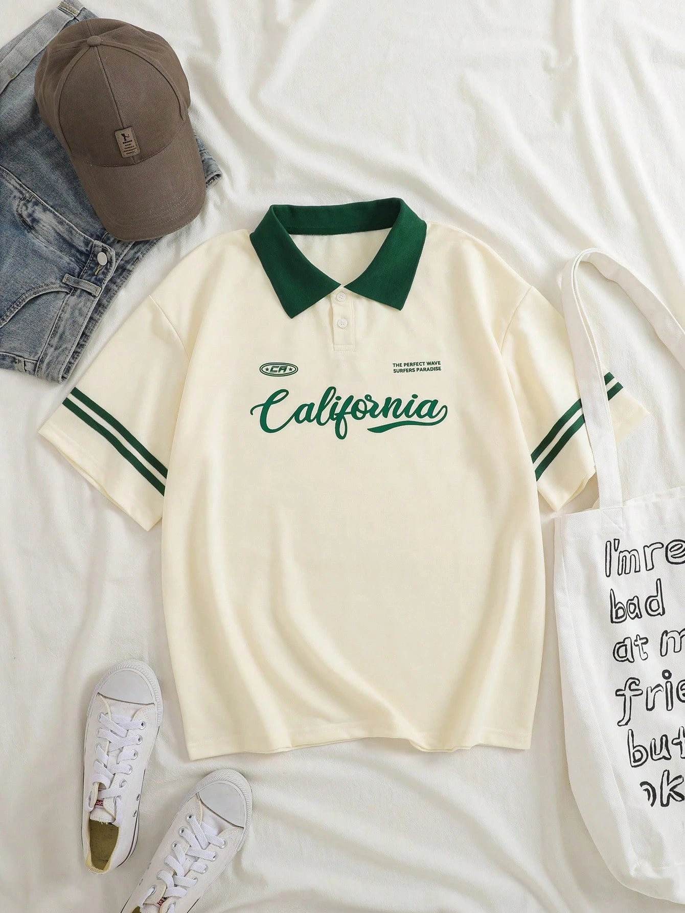 Graphic Contrast Collar Tee