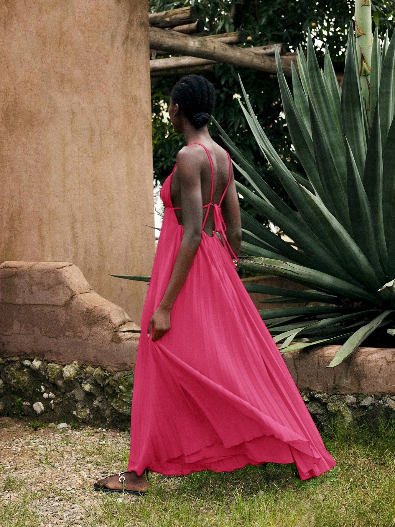 Minimalist Sleeveless Bohemian Dress