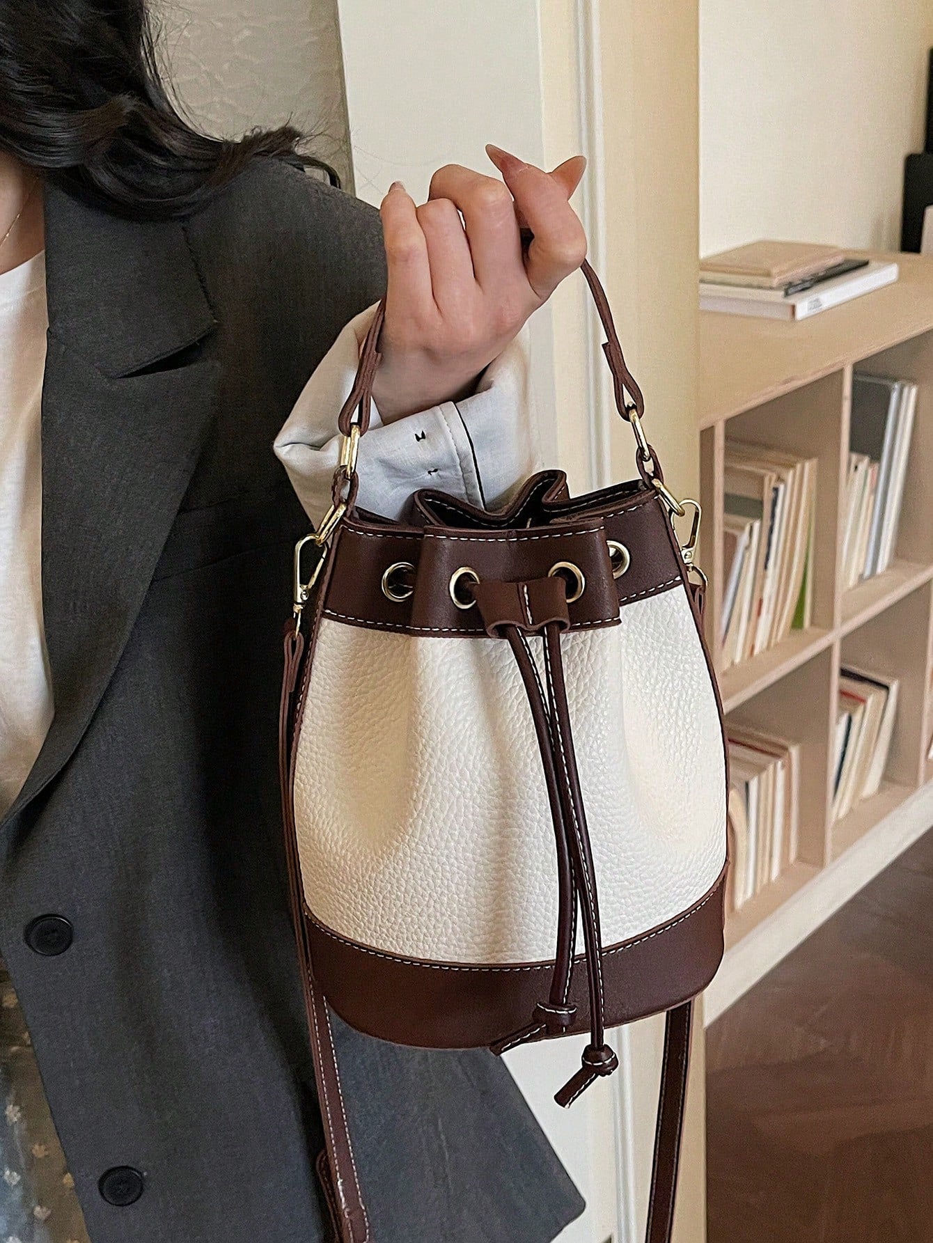 Bucket Straw Woven Shoulder Bag