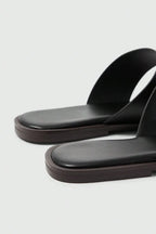 The Sculptural Toe-Ring Slide