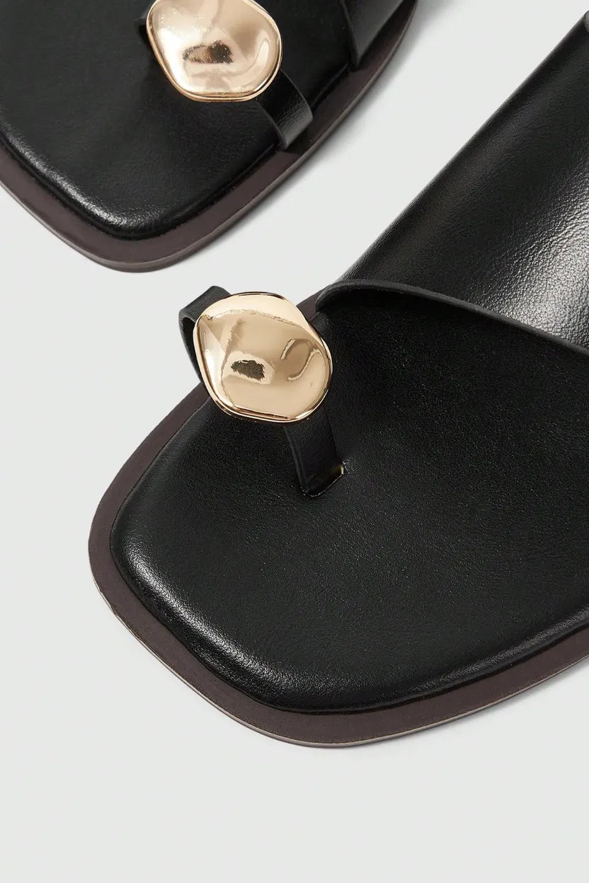 The Sculptural Toe-Ring Slide
