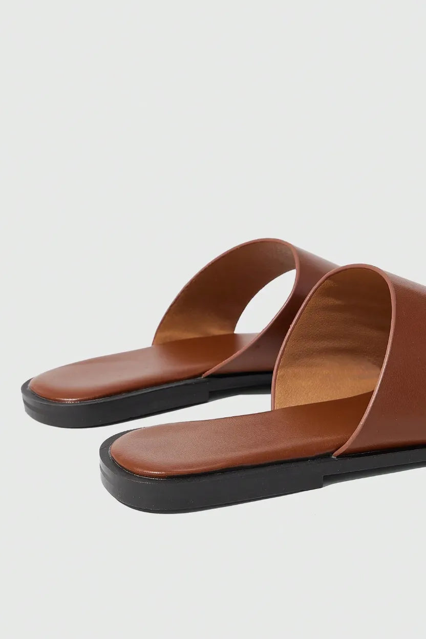 The Sculptural Toe-Ring Slide