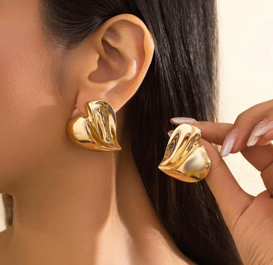 Minimalist Elegant Plain Heart Stud Earrings
