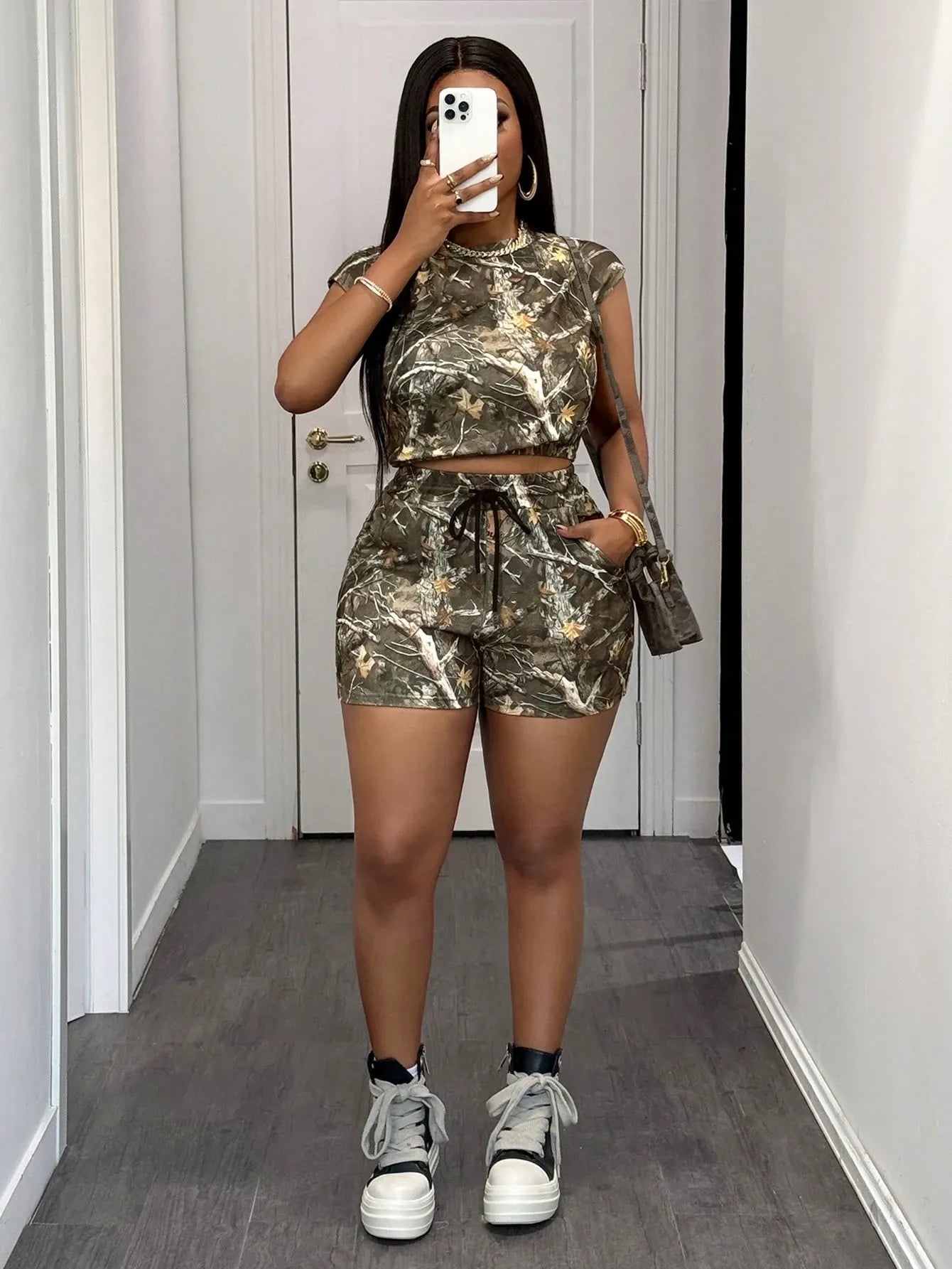 Round Neck Cropped T-Shirt And Shorts Set