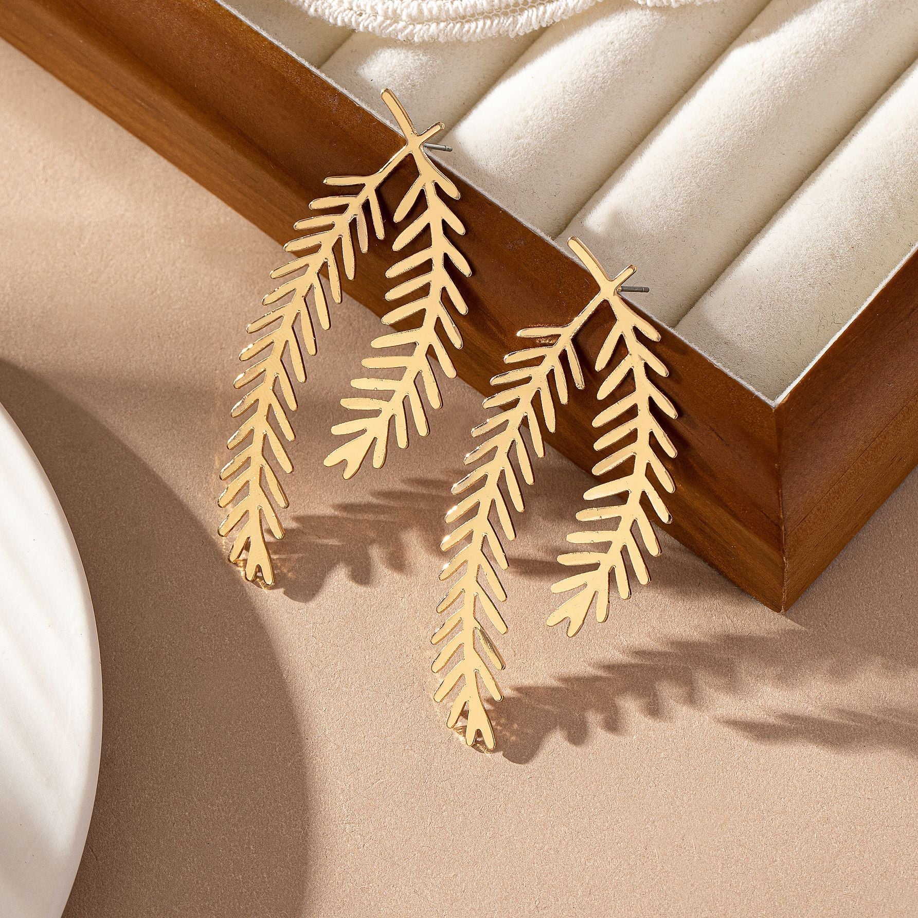 FAVEN Gold leaf-shaped earrings