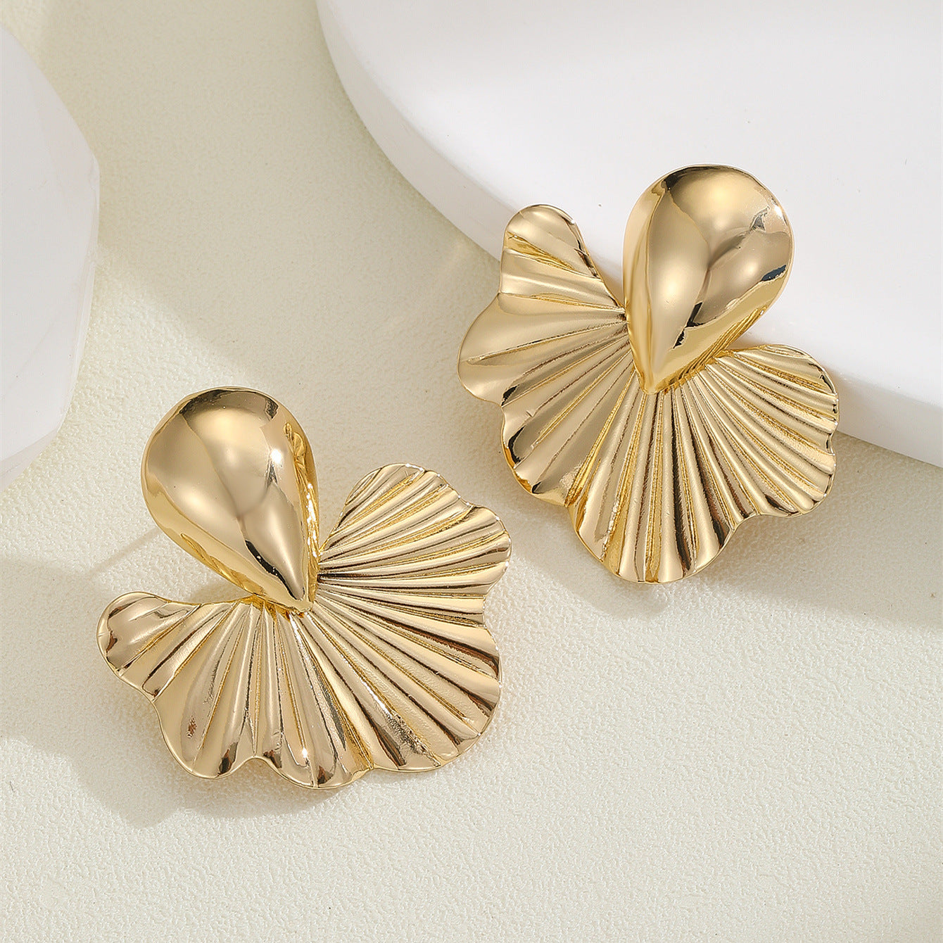 Pleated Shell Lotus Leaf Earring