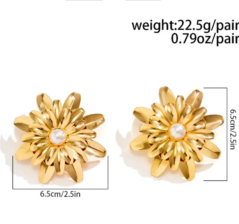 Gold flower-shaped earrings with a pearl center on a white background, showing weight and dimensions.